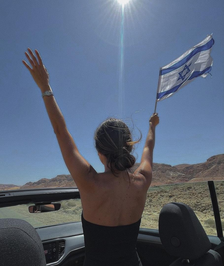 בחורה חדשה – בתל אביב