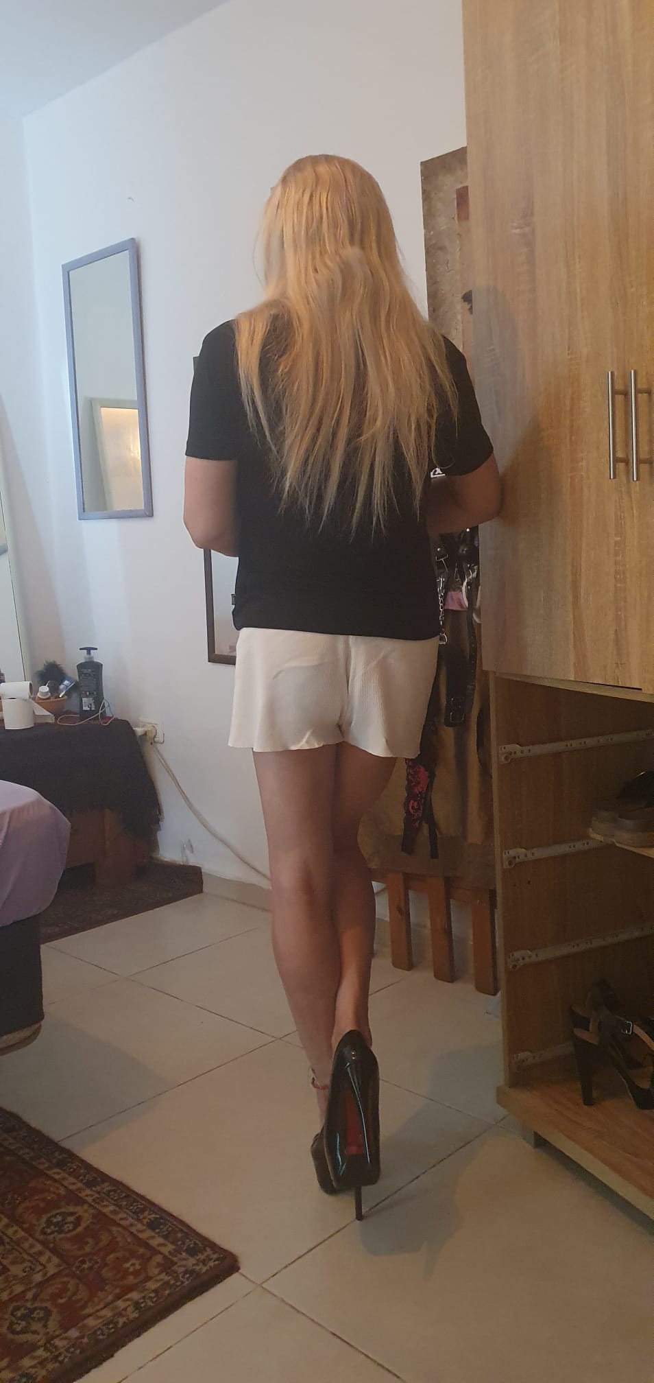 בתל אביב -בחורה פרטית