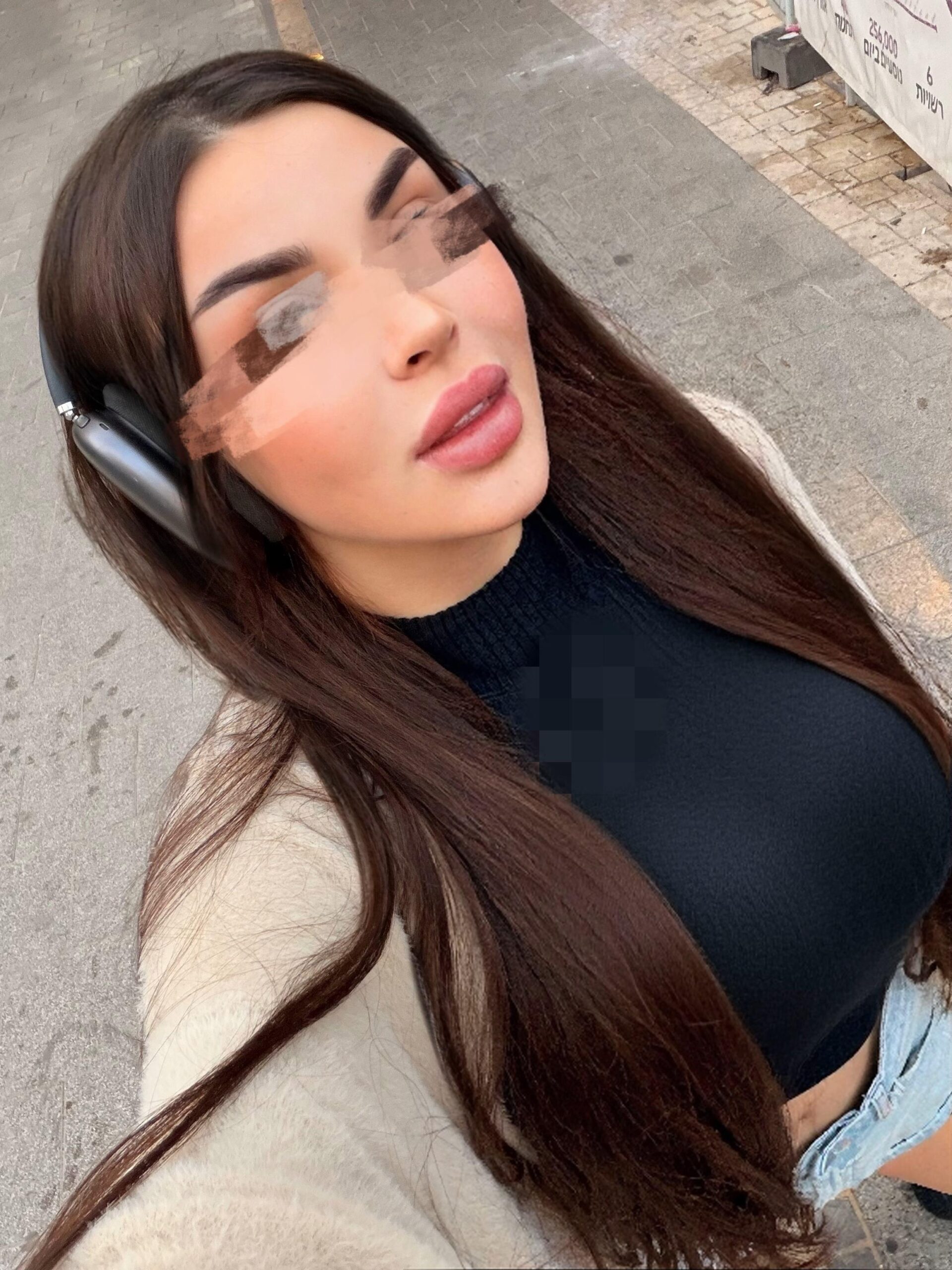 ברונטית תיירת -בתל אביב